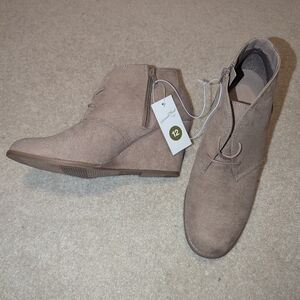 Nwt Universal Thread Women's Taupe "Bessie" Micro Suede Lace Up Wedge Bootie